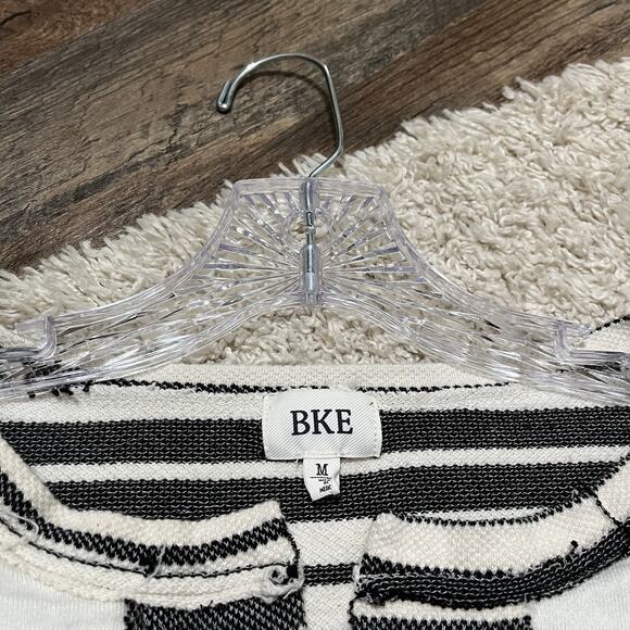 Buckle BKE Medium Oversized White Black Striped Distressed Bell Sleeve Sweater - Picture 4 of 6